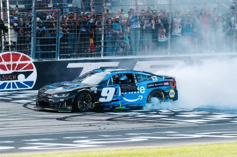 NASCAR: Elliott gana en Texas y suma su segunda victoria del año