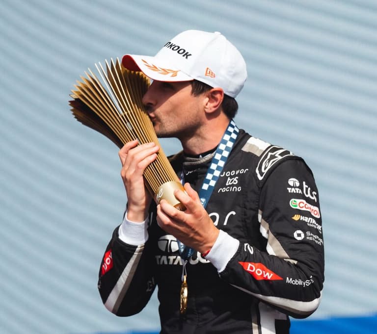 Formula E: Mitch Evans remonta desde el puesto 17 hasta la victoria en Berlín
