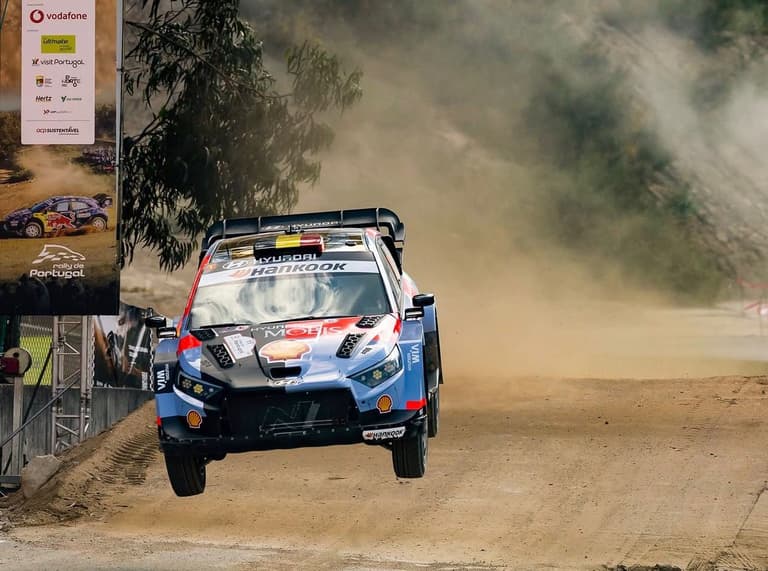 Neuville gana en Portugal y le da a Hyundai su primer triunfo del año