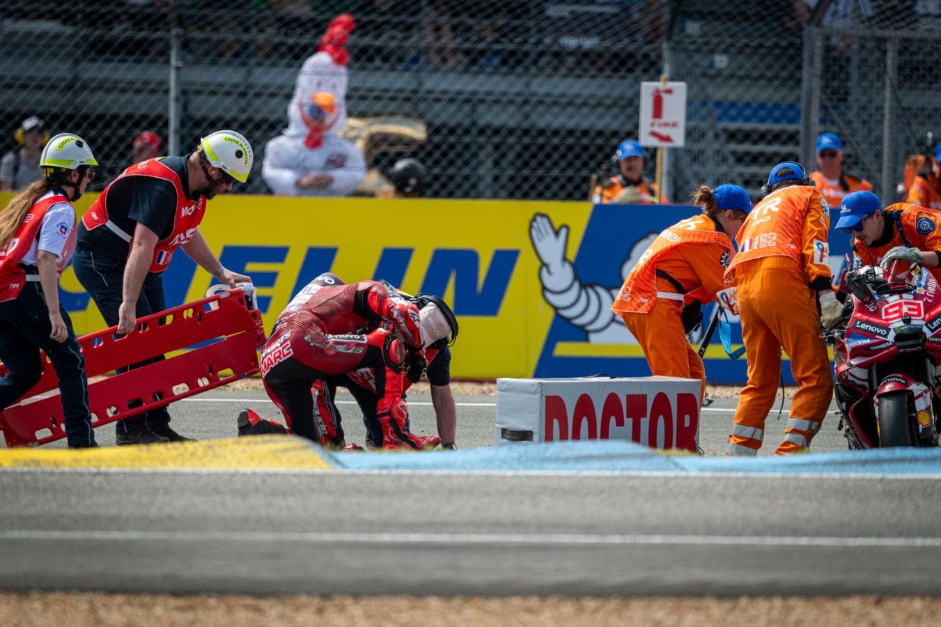 Marc Márquez pasa por el quirófano tras su caída en Le Mans
