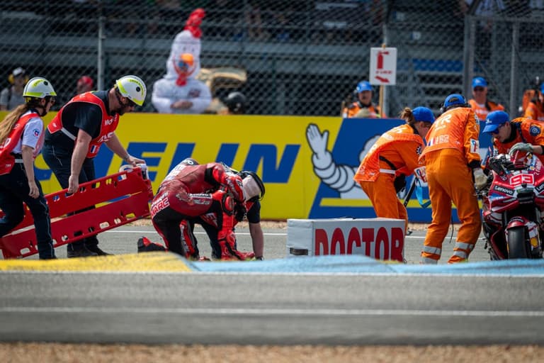 Marc Márquez pasa por el quirófano tras su caída en Le Mans