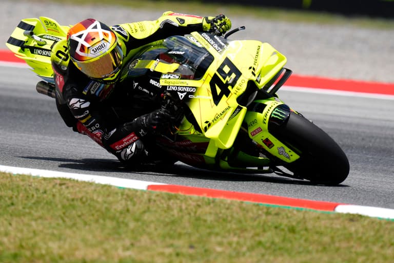 Di Giannantonio ganó una accidentada carrera de MotoGP en Cataluña