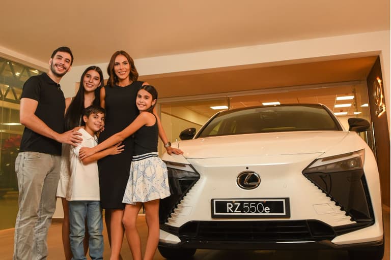 Stephanie Saavedra: la gerente que lidera con el poder de la palabra y un hogar sobre ruedas