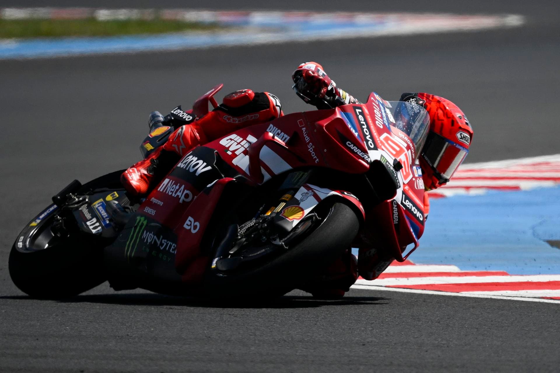 Márquez gana en Hungría y alcanza las 100 victorias