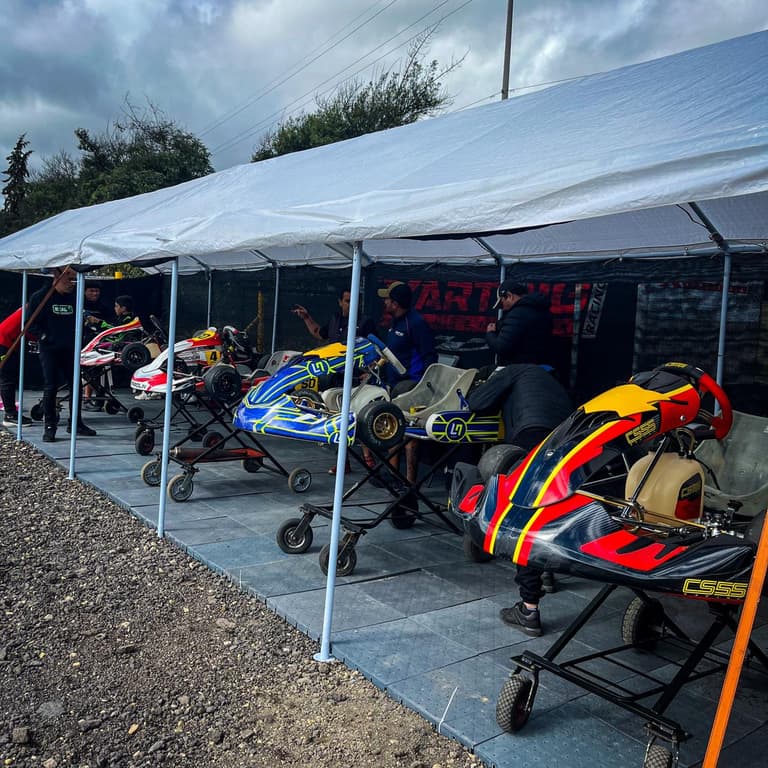 Colombia: El equipo boliviano de karting con todo listo