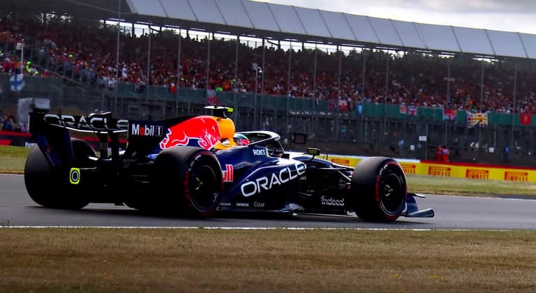 La FIA pone bajo revisión los alerones traseros de Ferrari y Red Bull