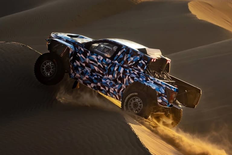 Toyota competirá con una Hilux de hidrógeno en el Dakar 2027