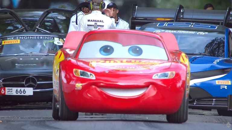 El Rayo McQueen aceleró en el Festival de Goodwood