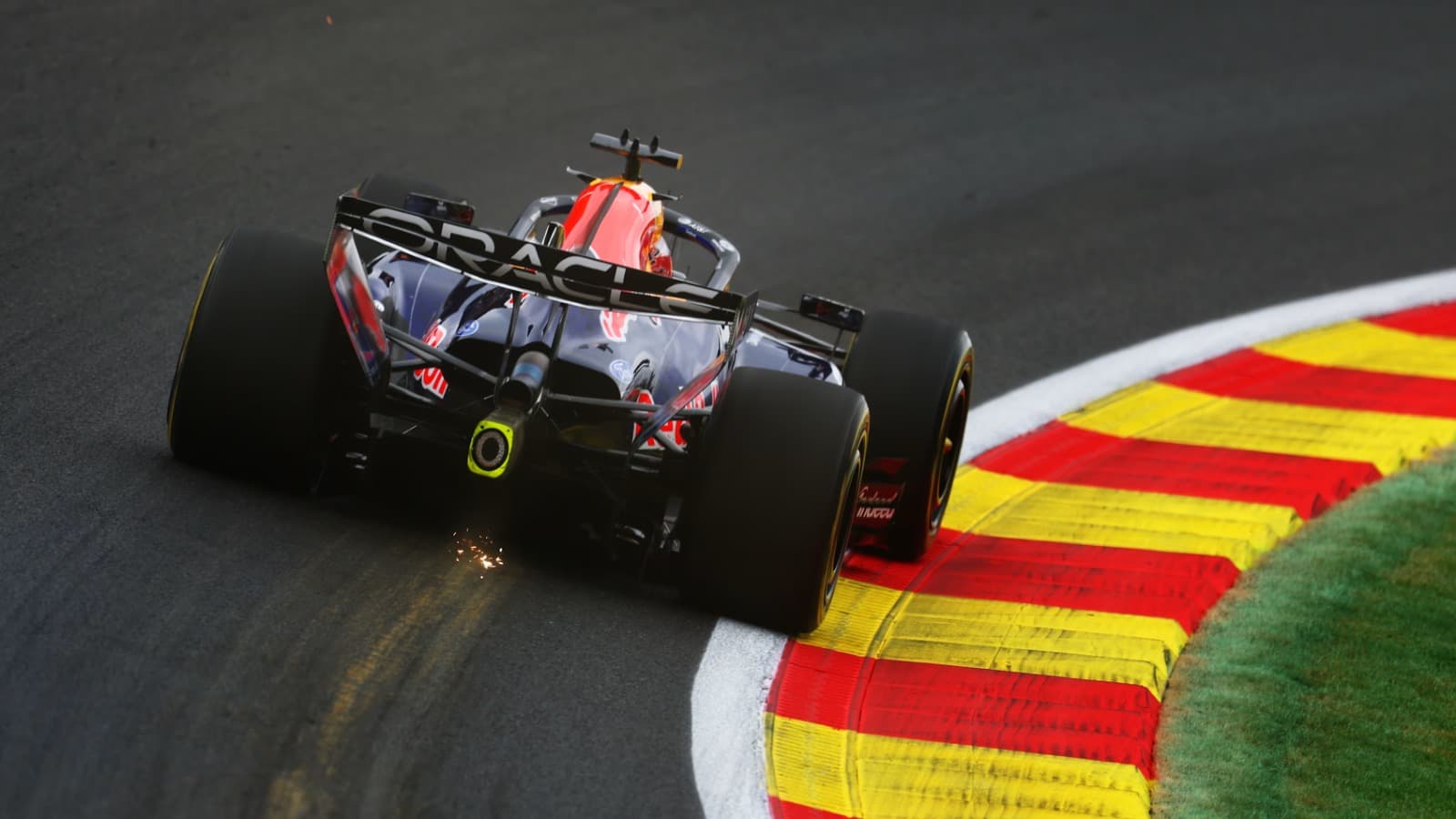 Verstappen comienza al frente en Spa con el mejor tiempo de la FP1