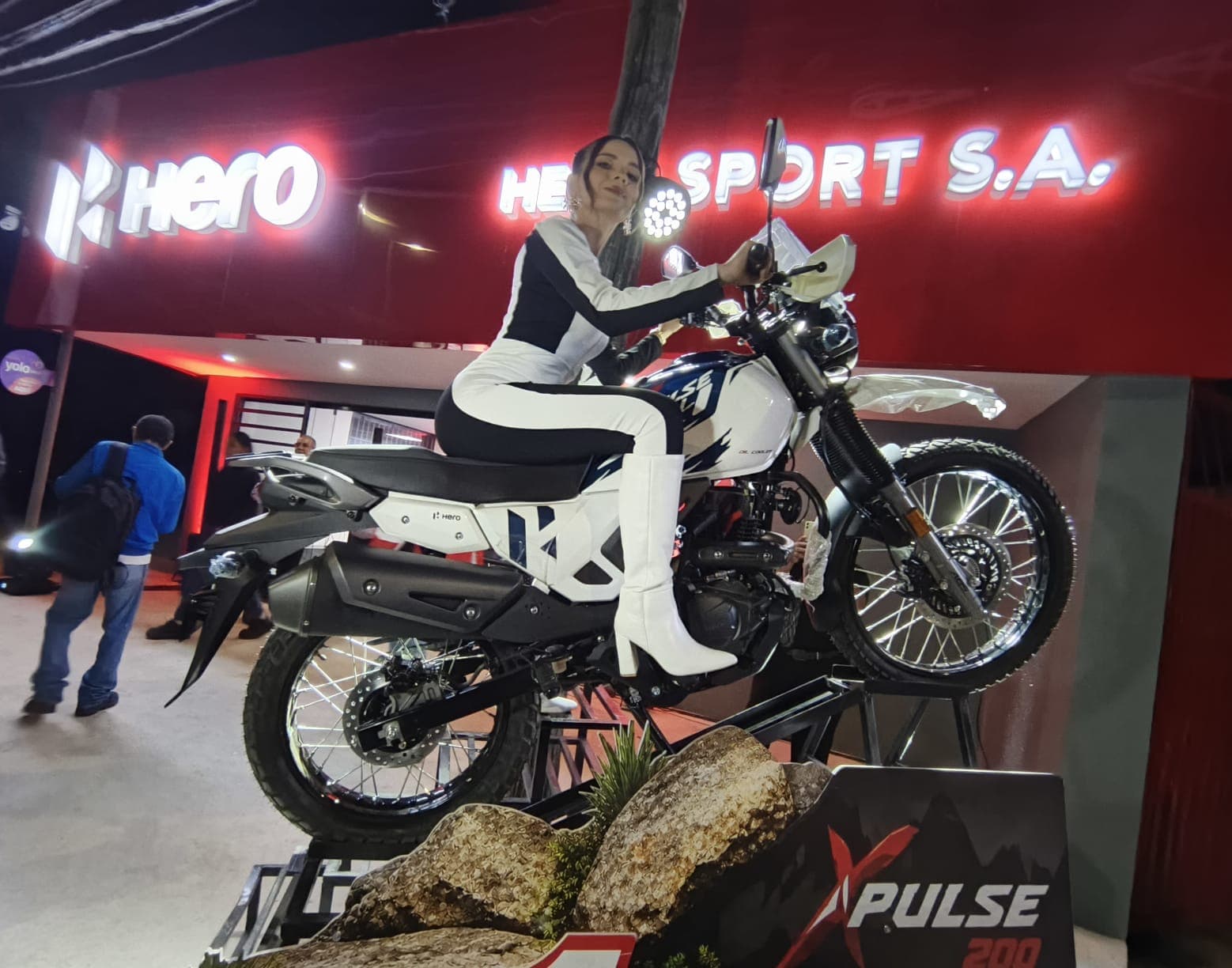 Hero Sport reinaugura su Showroom Central Isuto y presenta la nueva XPulse 200 4V