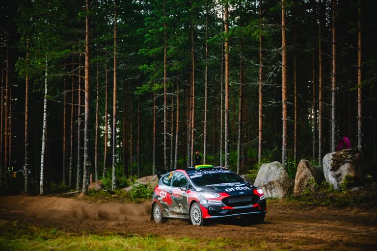 Bruun completa el Rally de Finlandia tras superar un duro revés mecánico