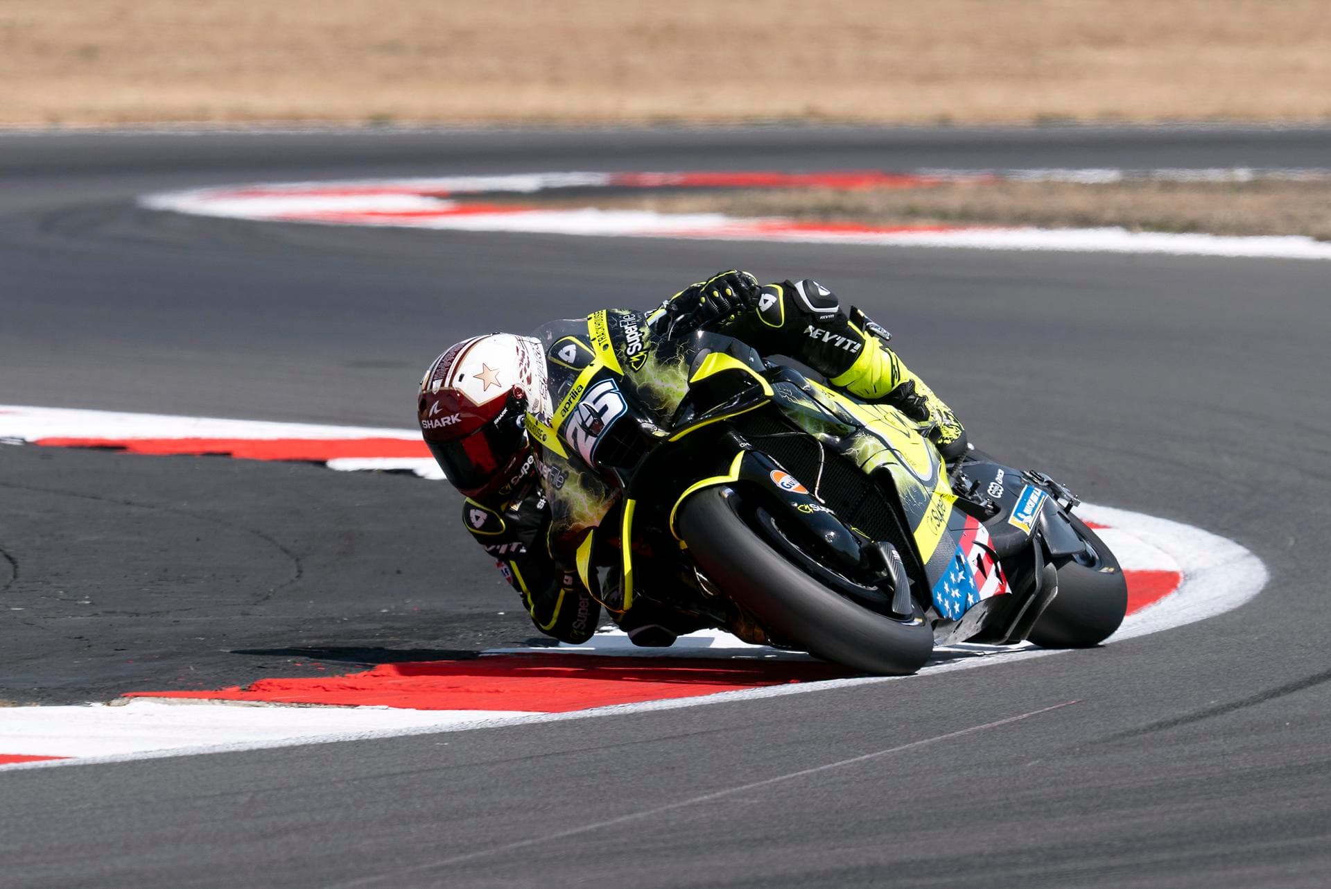 Raúl Fernández domina en Silverstone y firma su primera victoria del año