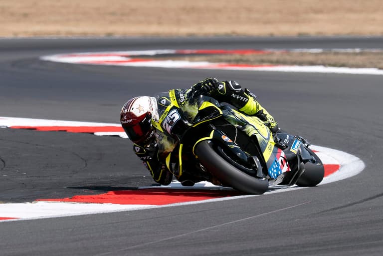 Raúl Fernández domina en Silverstone y firma su primera victoria del año