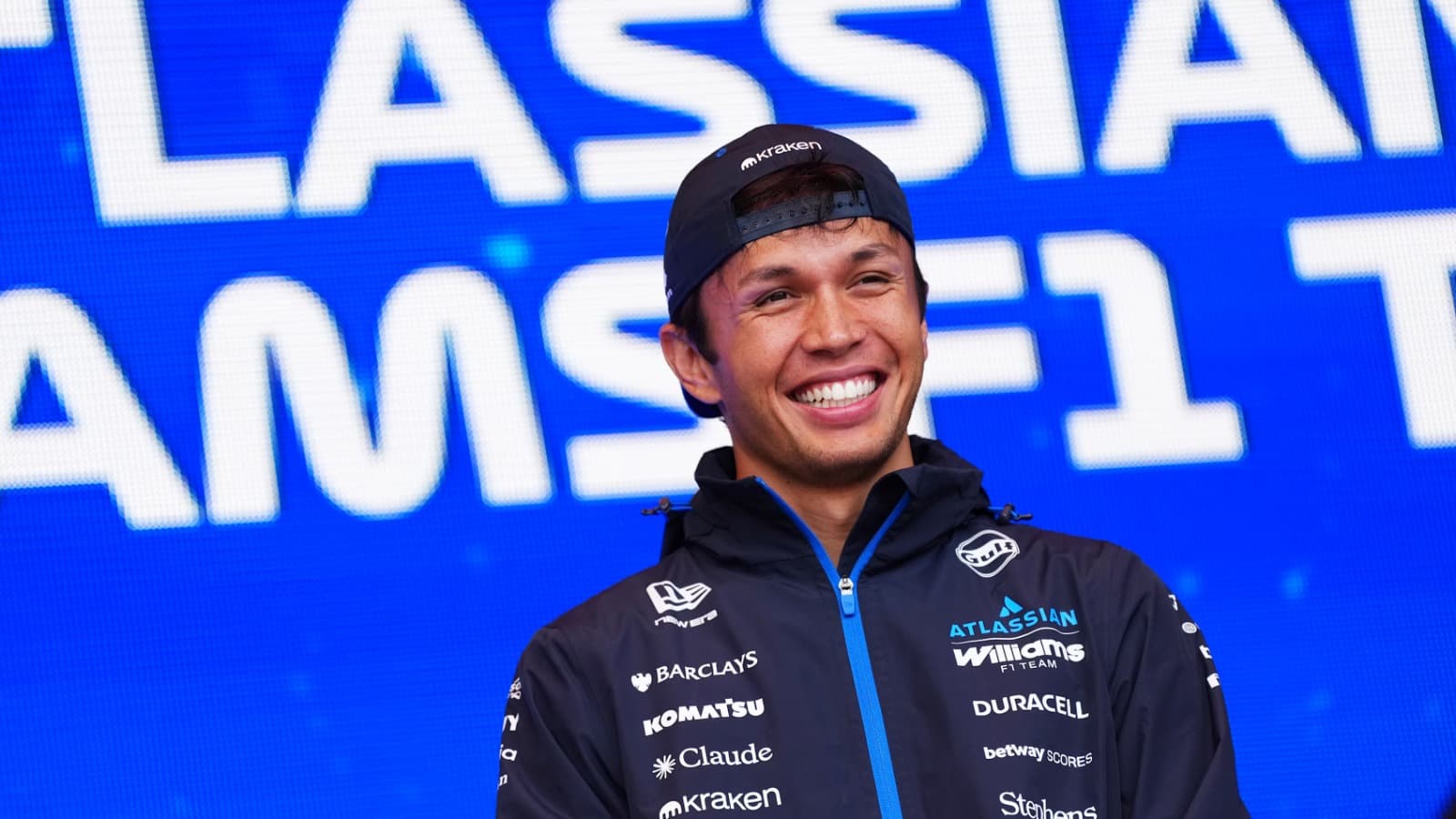 Alex Albon renueva con Williams para la temporada 2027