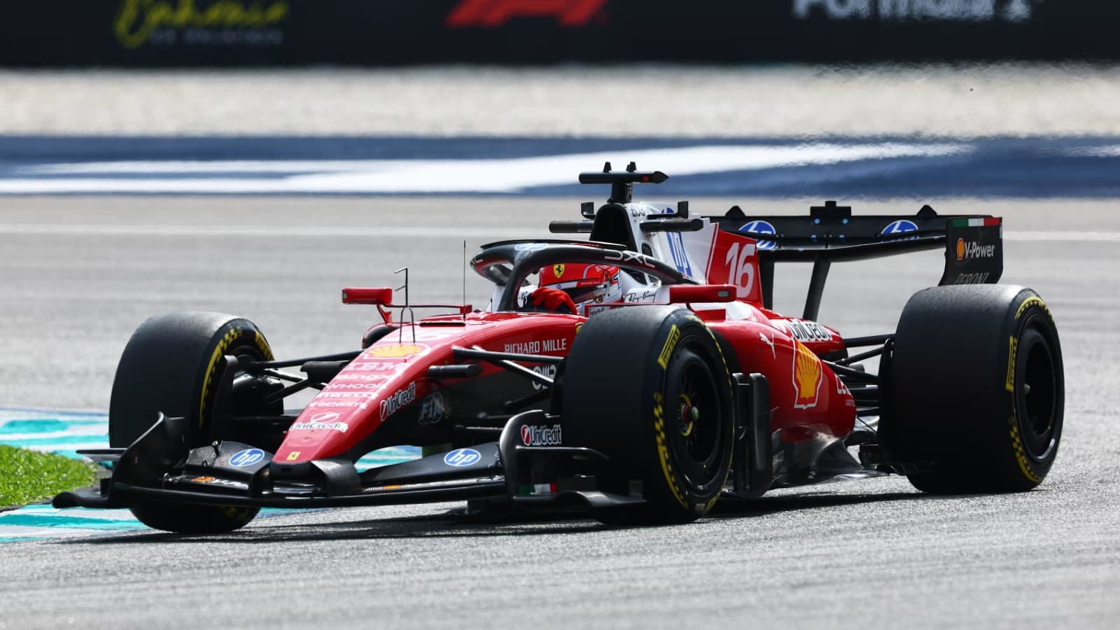 Leclerc se queda con el segundo libre en Sepang