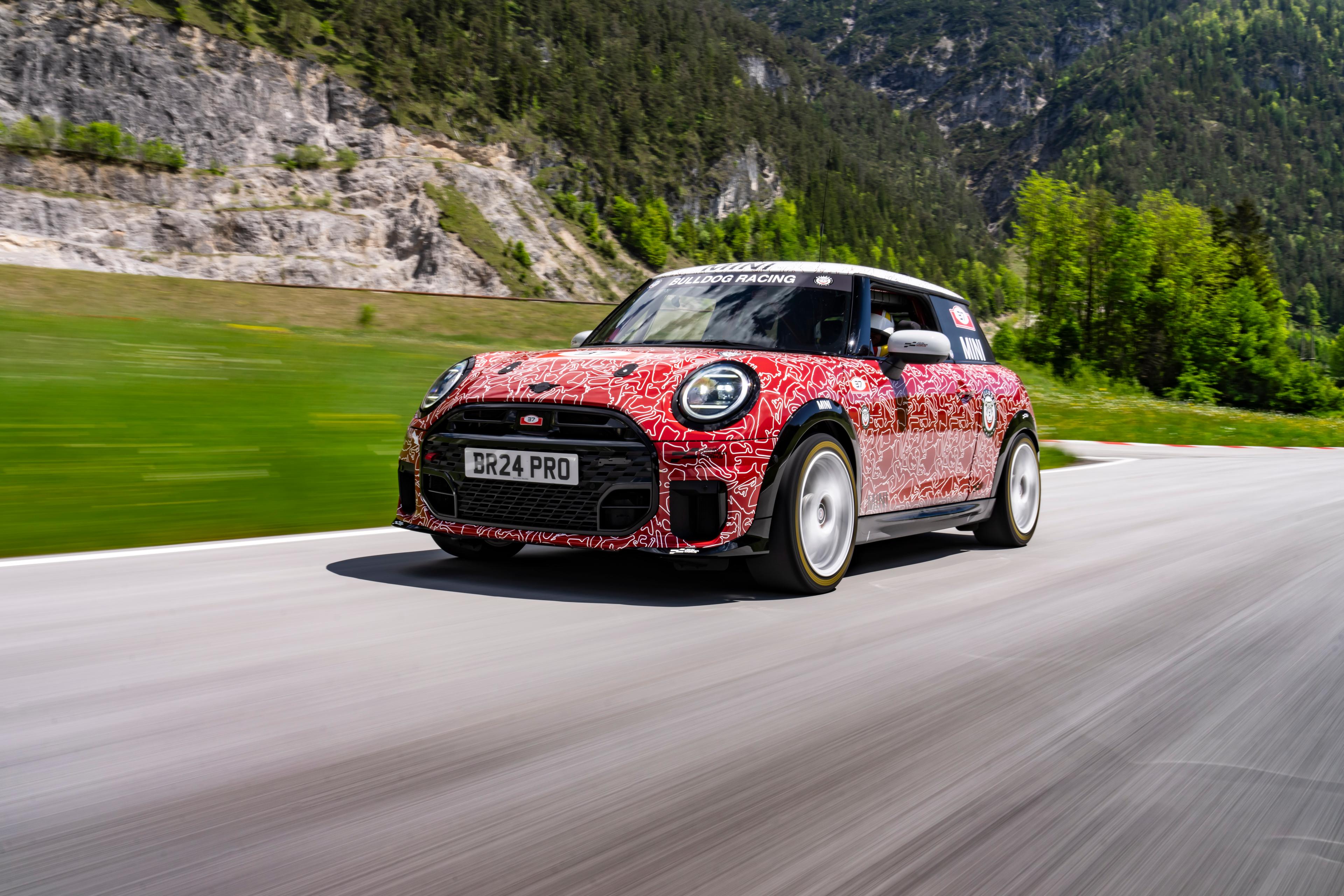 El totalmente nuevo MINI John Cooper Works debutará en las 24 Horas de Nürburgring antes de su estreno mundial