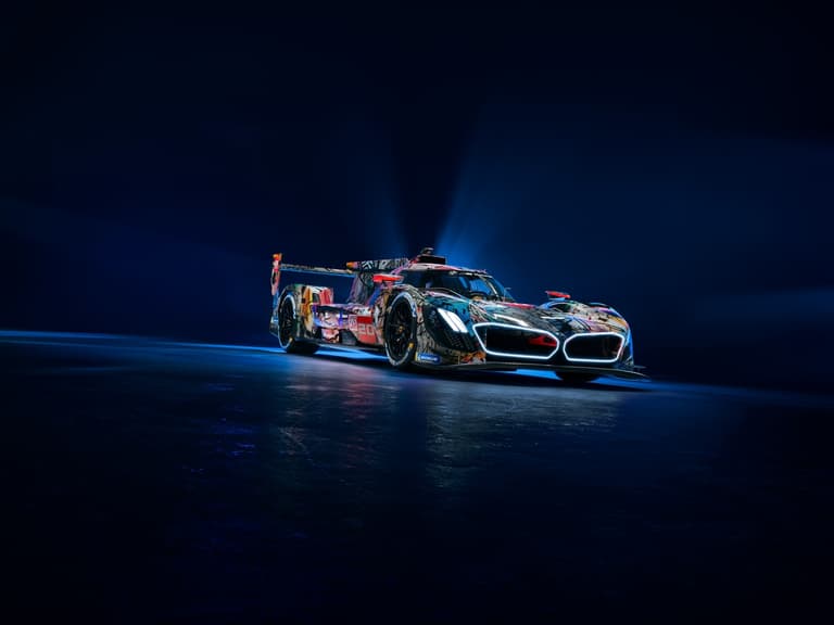 El BMW M Hybrid V8 Art Car de Julie Mehretu correrá en las 24 Horas de Le Mans, después de su debut en París