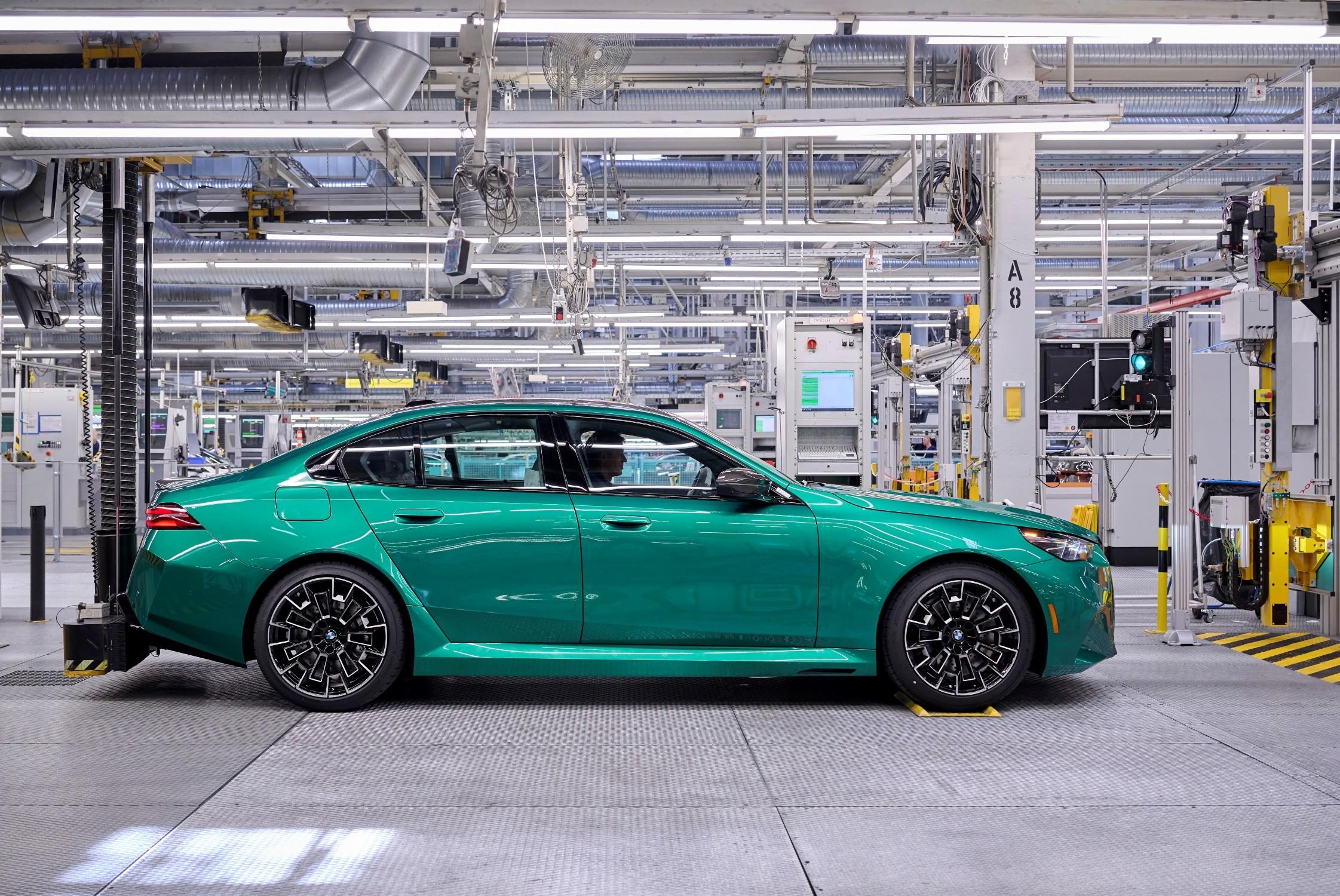 Bandera verde para el totalmente nuevo BMW M5: Inicio de producción para el sedán de alto desempeño