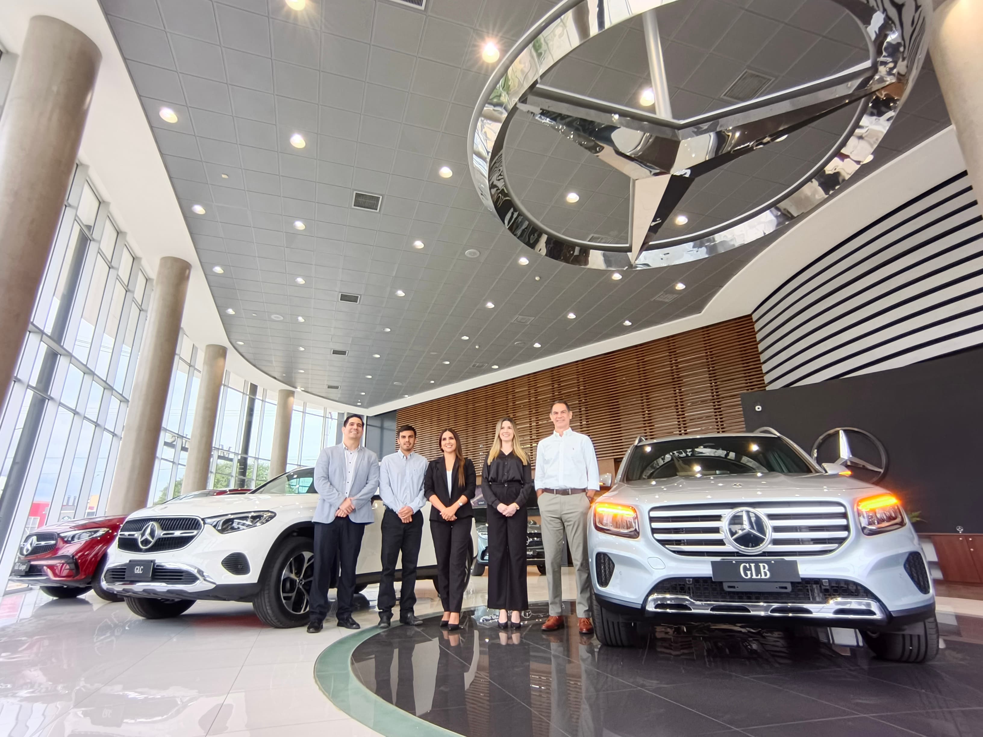 Mercedes-Benz celebra la Navidad con lujo, distinción y beneficios exclusivos para Bolivia