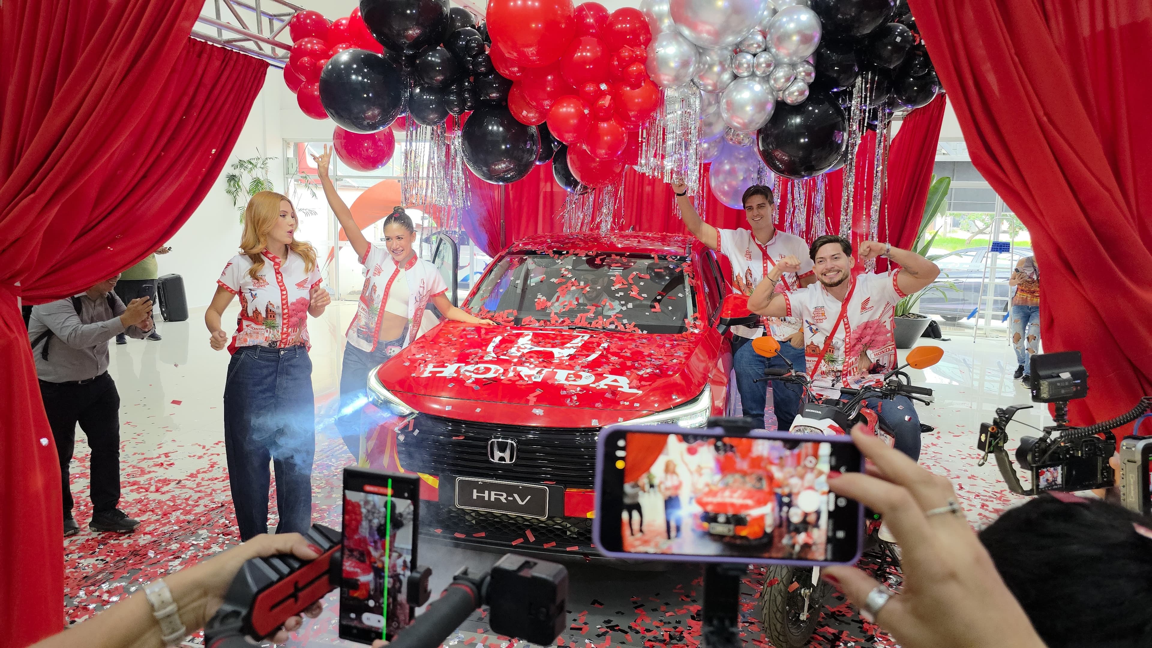 Identidad, tradición y movimiento: Honda presenta la casaca oficial del Carnaval Cruceño 2026