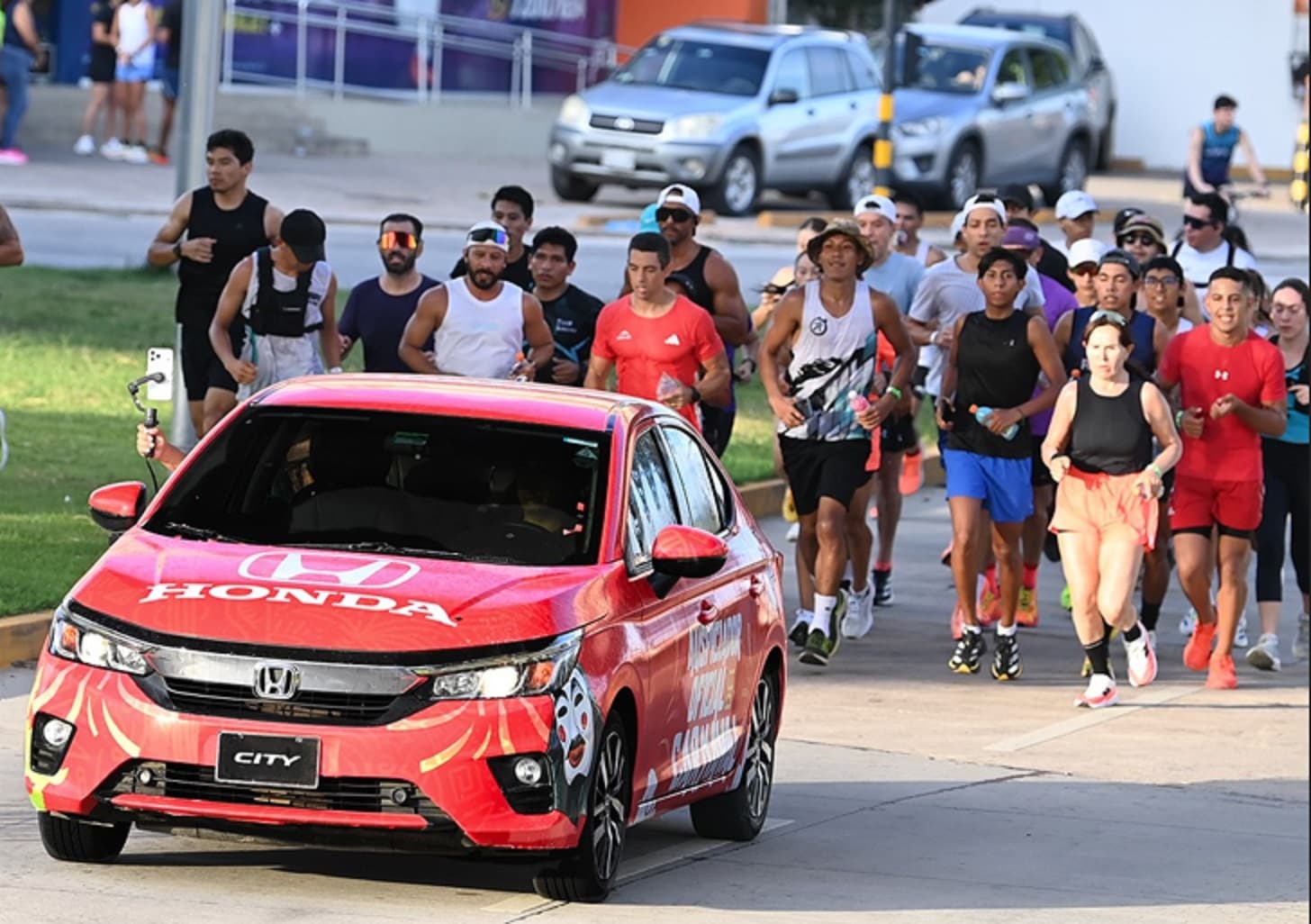 Honda Bolivia acompaña 300 km de solidaridad en la Semana Maratónica por los niños del oncológico