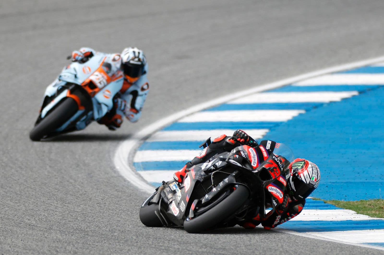 Bezzecchi, González y Almansa lideran las prácticas del GP de Tailandia en Buriram