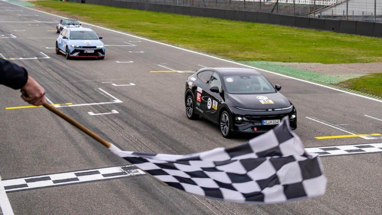 Autos eléctricos de serie competirán en una carrera de 24 horas