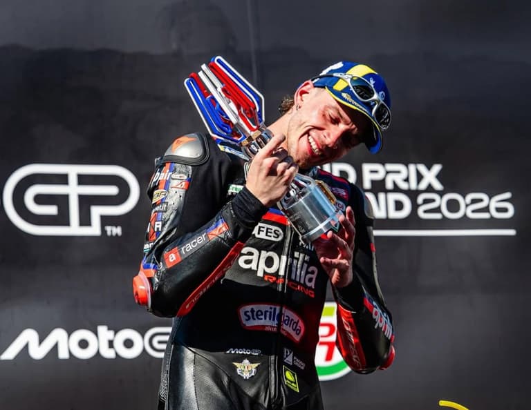 Bezzecchi se queda con el GP de Tailandia tras liderar de principio a fin