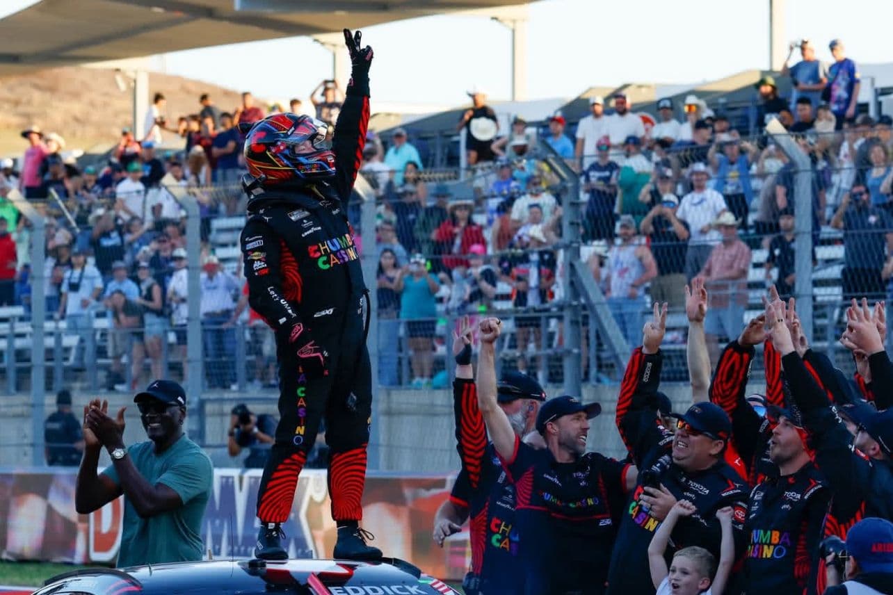 Tyler Reddick hace historia con su tercera victoria consecutiva en la NASCAR Cup