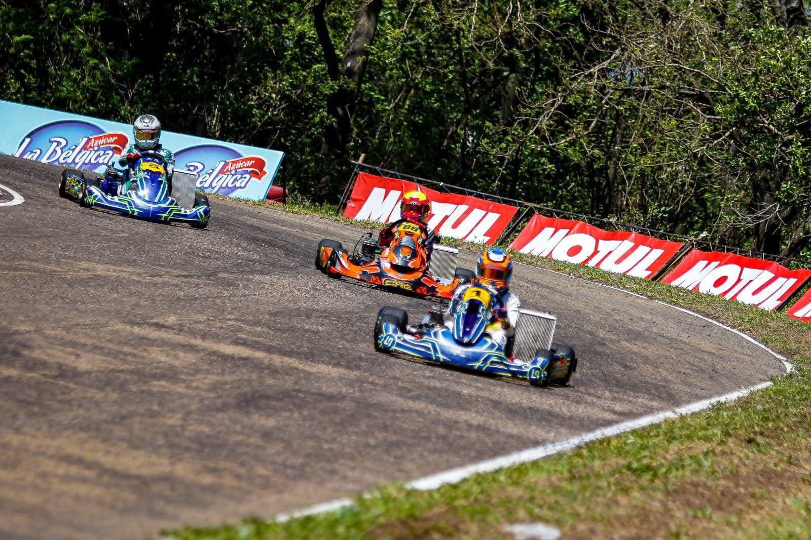 Arranca la temporada 2026 de karting en Santa Cruz con una carrera nocturna