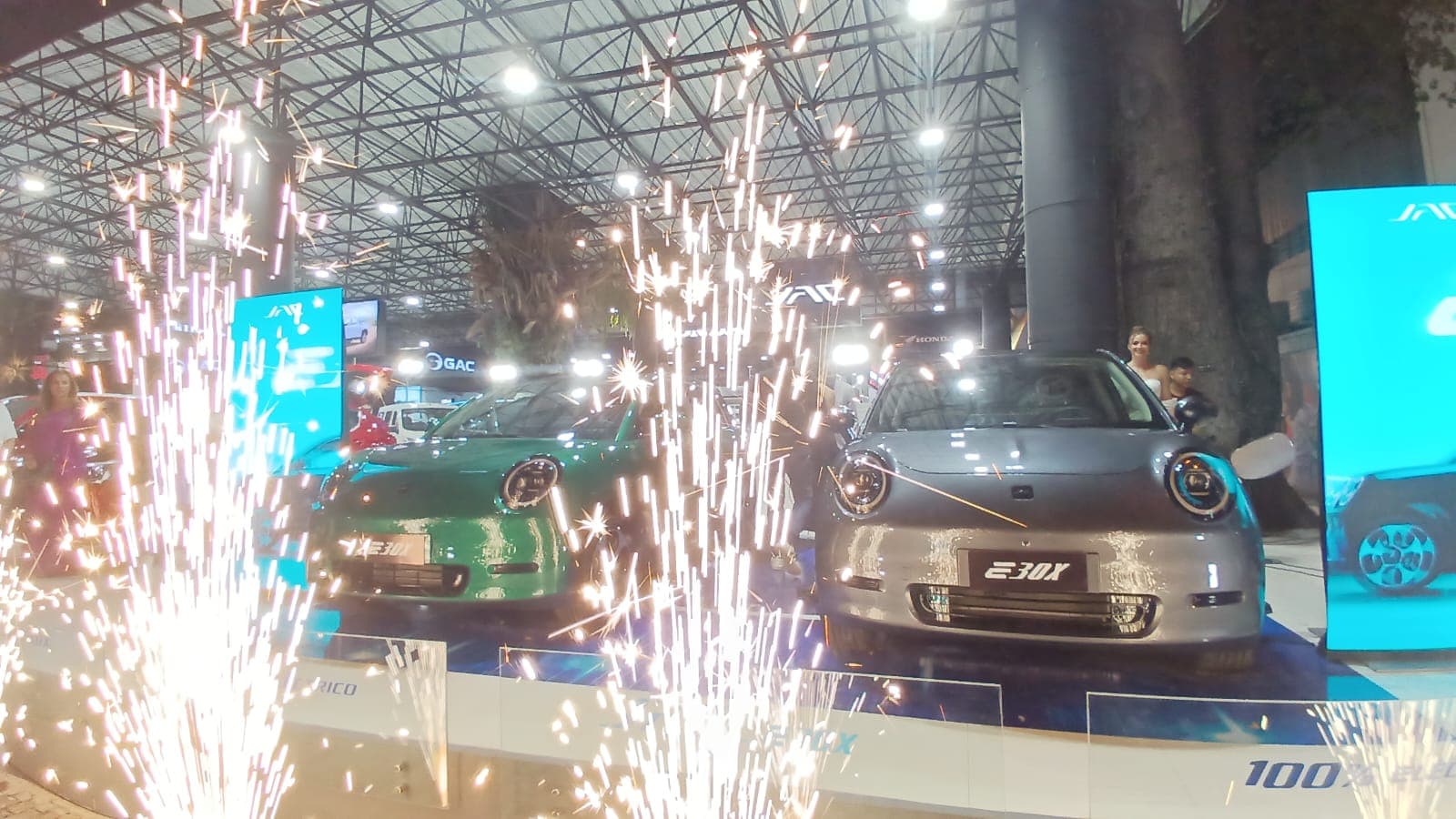 El nuevo JAC E30X llega a Expoauto con su propuesta de electromovilidad urbana