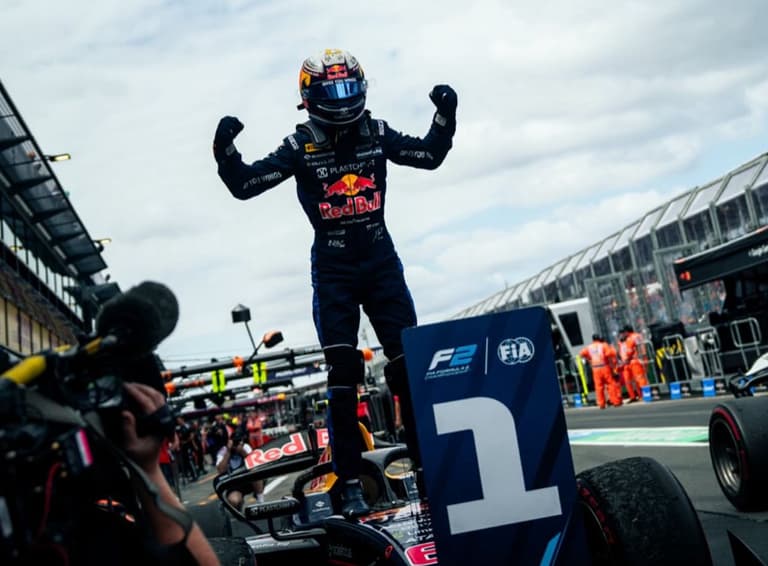 Nikola Tsolov triunfa en Australia en la Fórmula 2