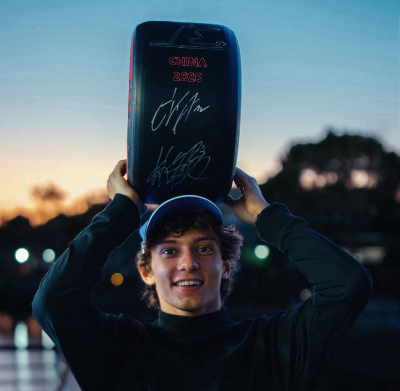 Antonelli hace historia en China con la pole más joven de la F1