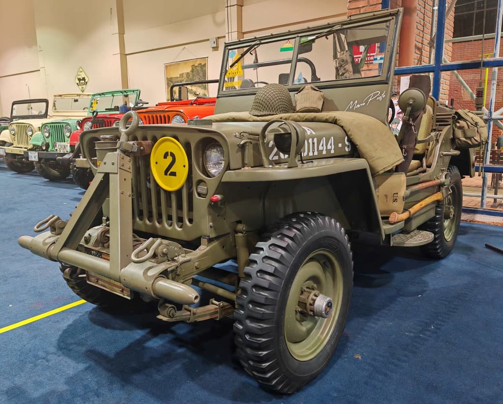 Club Willys de Santa Cruz exhibe sus vehículos históricos en la Expoauto 2024
