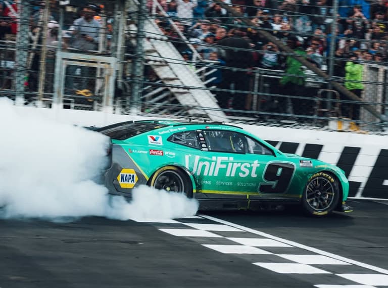 NASCAR: Elliott se queda con la victoria en Martinsville