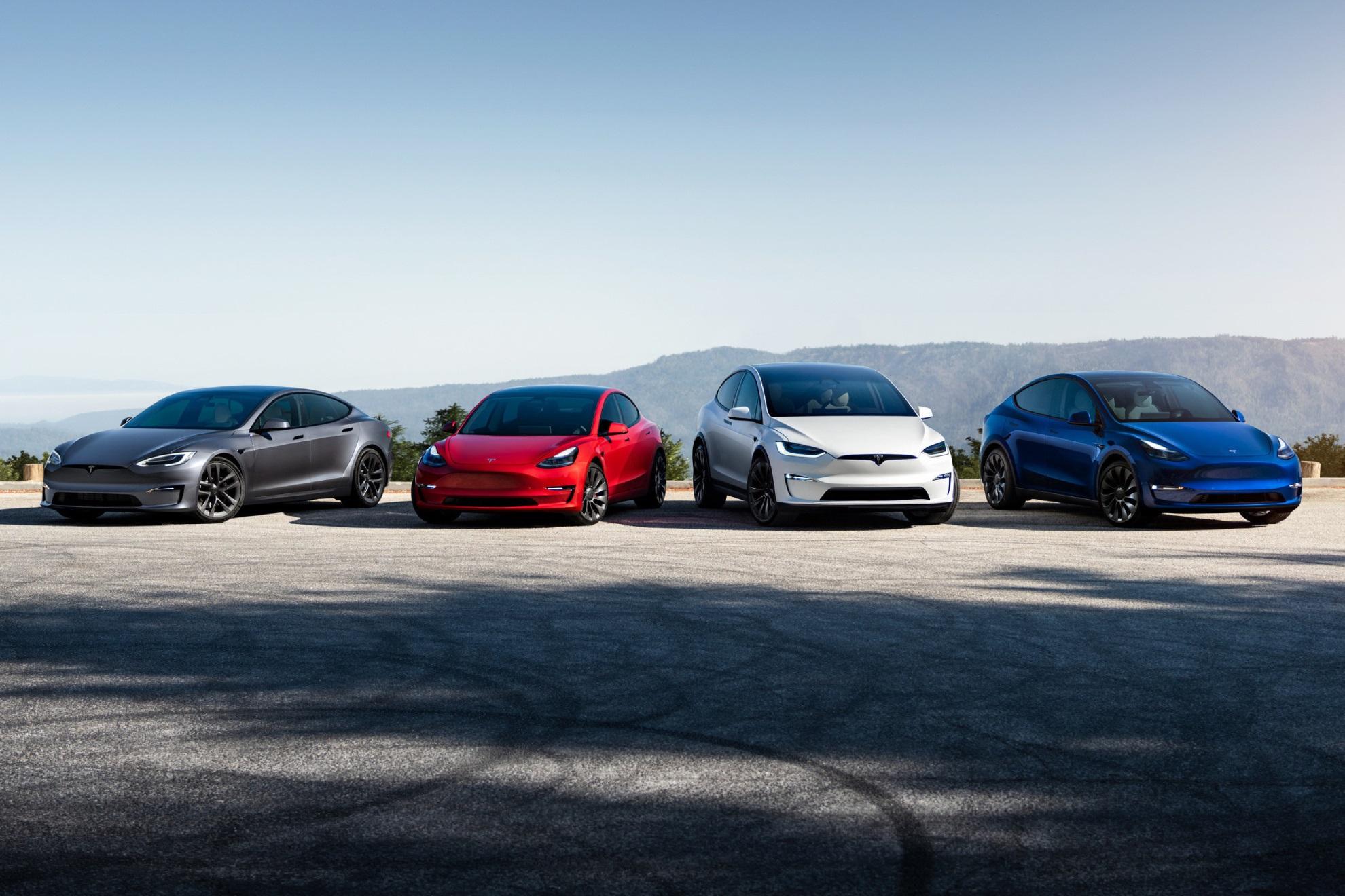 Clientes de Tesla descontentos con la depreciación de sus vehículos