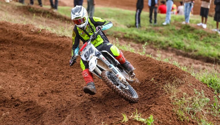 Roberto Callejas se impone en la segunda fecha departamental de motociclismo