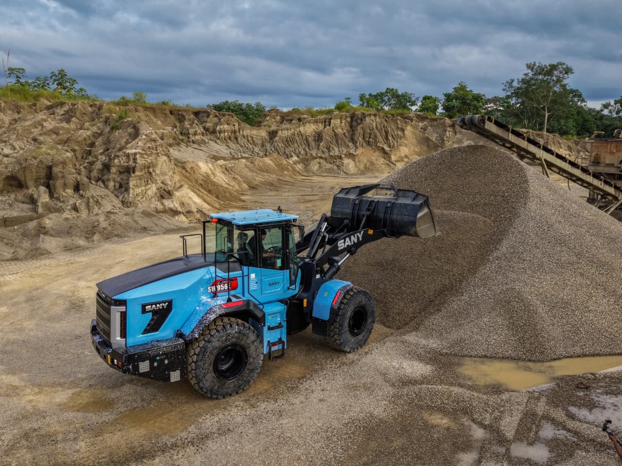 OpenTrade entrega la segunda pala cargadora eléctrica y marca un hito en Bolivia