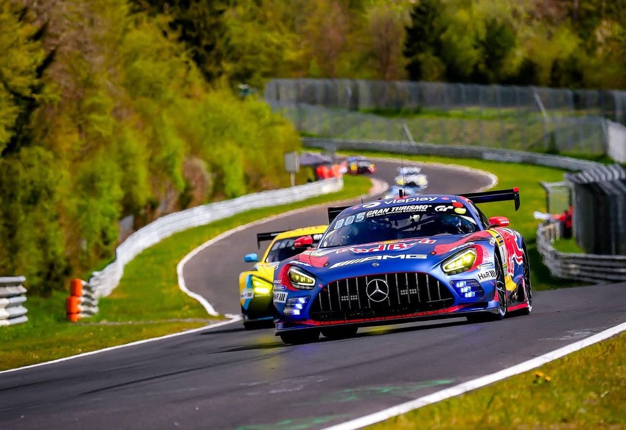 Max Verstappen no termina la carrera en Nürburgring por una falla mecánica