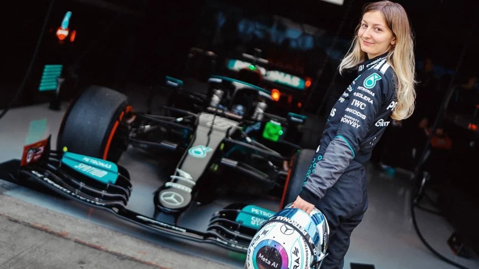 Doriane Pin hace historia como la primera mujer en conducir un Mercedes de F1