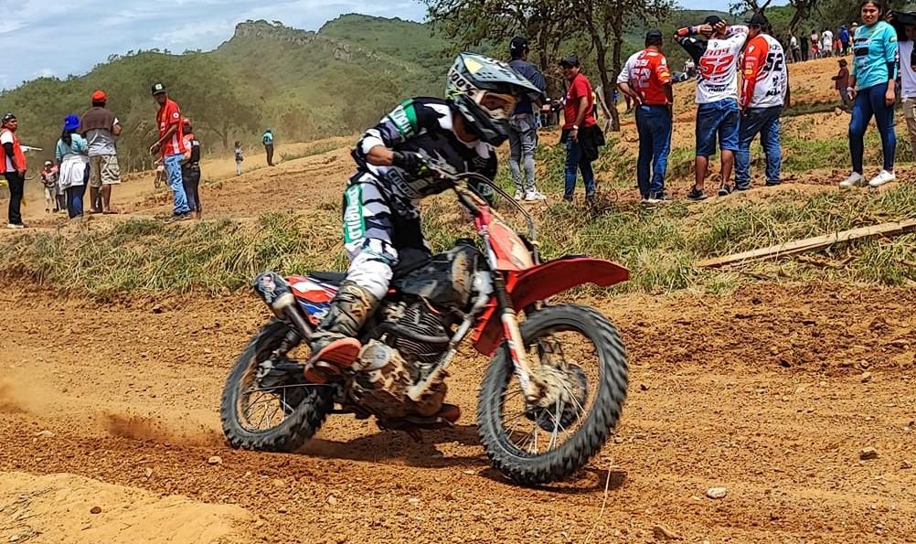 Daniel Casillas ganó dos categorías en la segunda fecha del departamental de motos