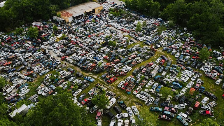 En Oakland no saben qué hacer con casi 14.000 vehículos abandonados