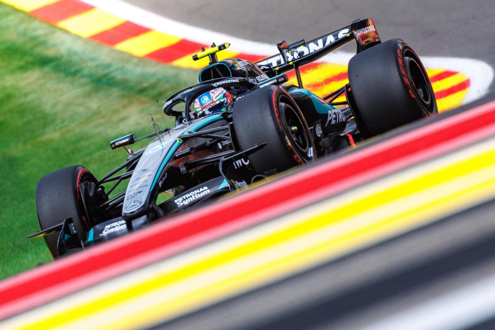 Antonelli busca ampliar su dominio antes del receso de la F1