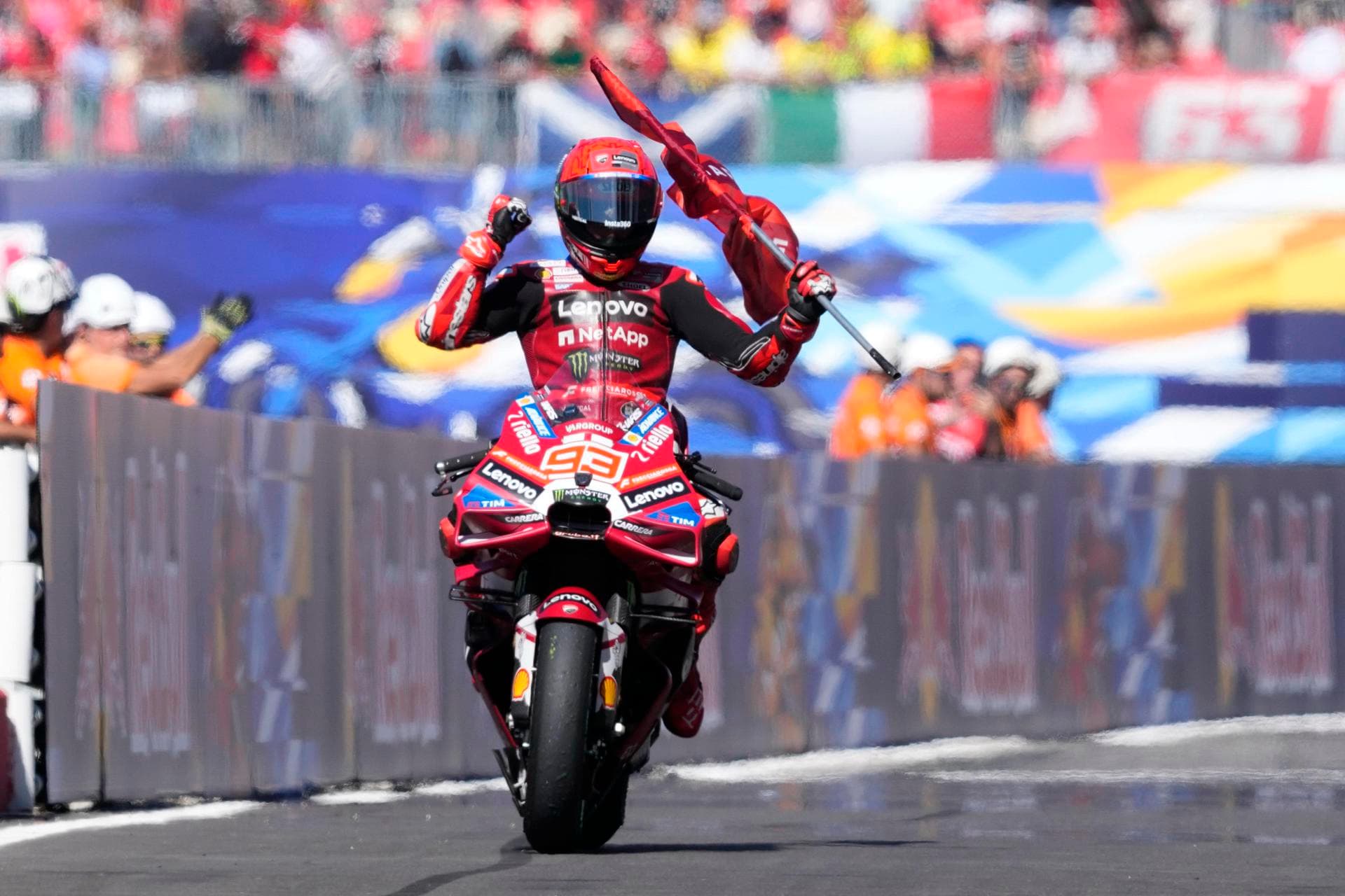 Marc Márquez vuelve a ganar y se pone al frente de MotoGP