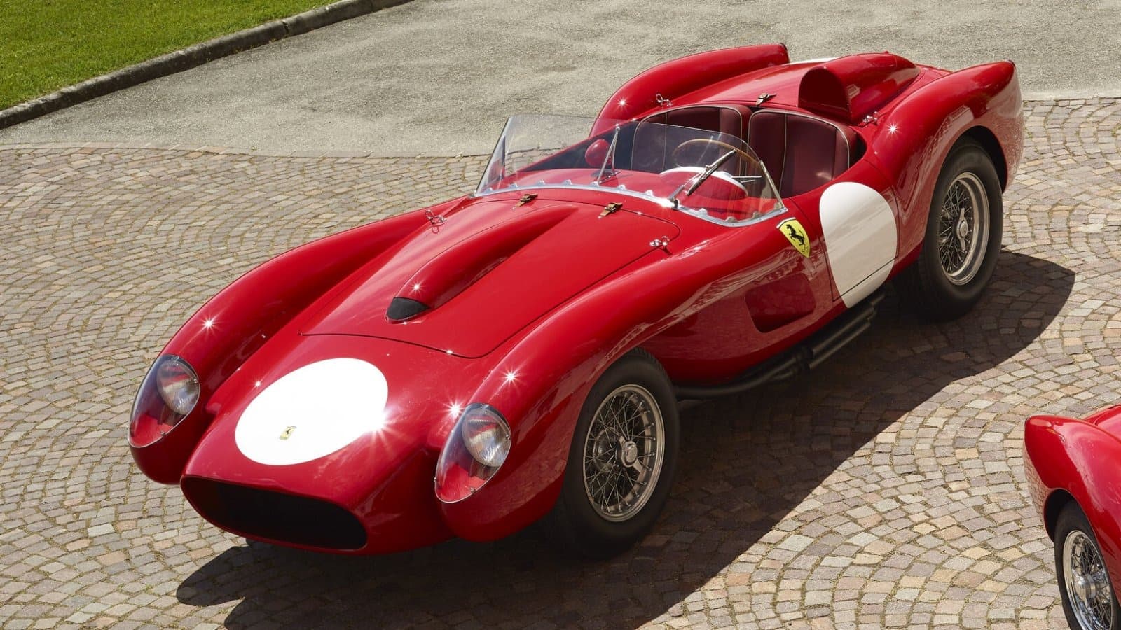 Un Ferrari histórico fue protagonista en la boda de Charles Leclerc