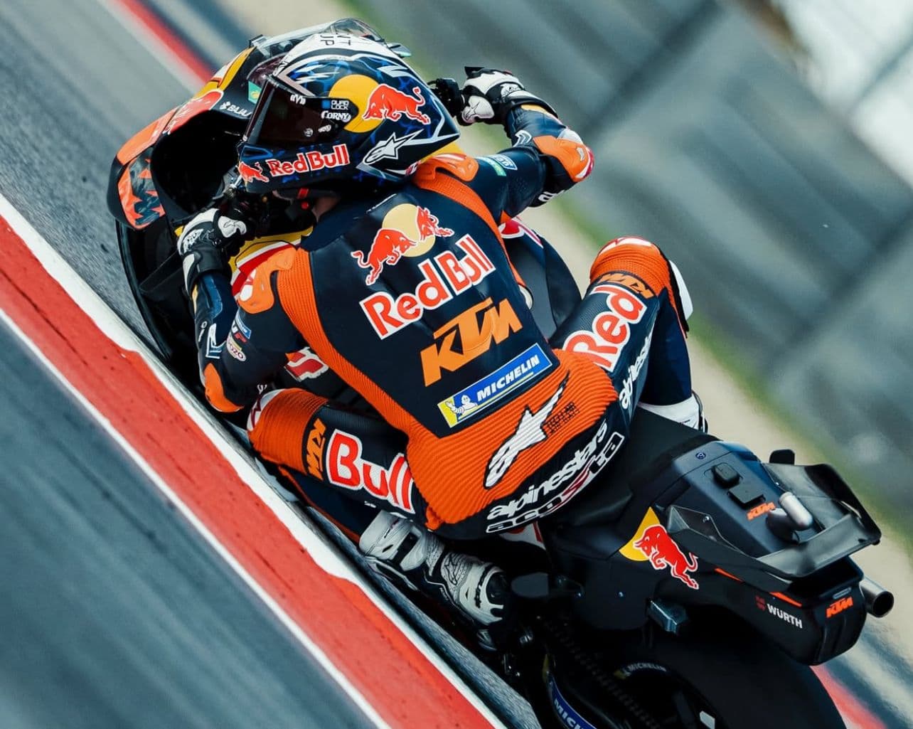 Acosta marca el ritmo en Austin y lidera el primer libre de MotoGP