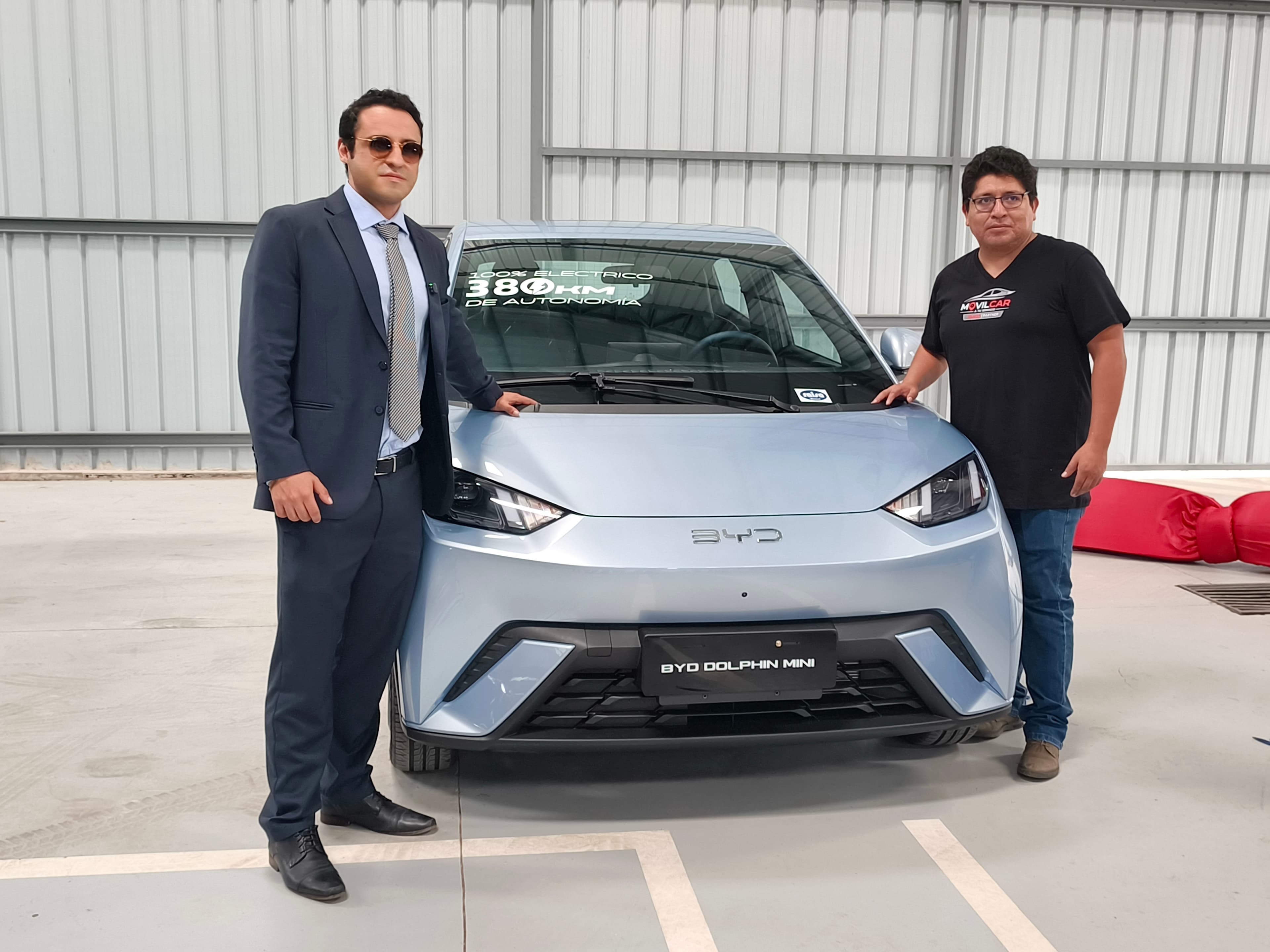 Alianza estratégica pone en marcha flota corporativa de BYD Dolphin Mini para transporte de pasajeros
